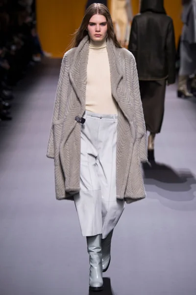 Look 12